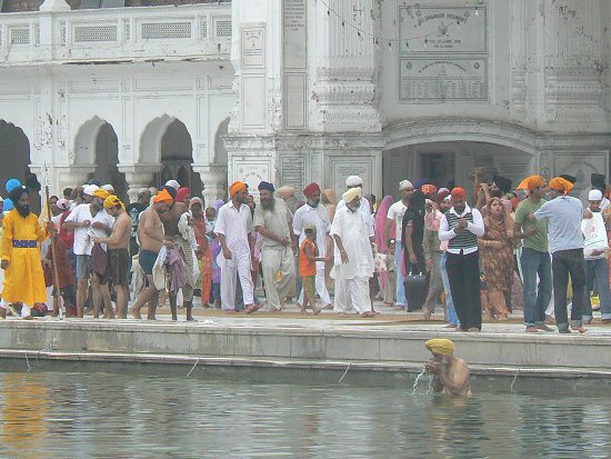 Rytualna kapiel Sikhow - Amritsar